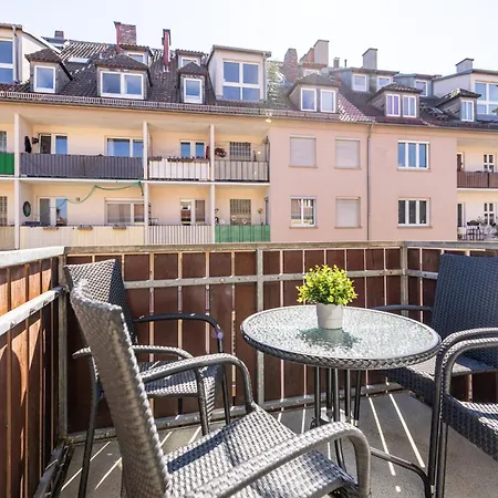 Zentral Wohnen Mit Stellplatz Und Balkon - Nahe Main Und Innenstadt Apartment *