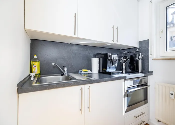 Zentral Wohnen Mit Stellplatz Und Balkon - Nahe Main Und Innenstadt *