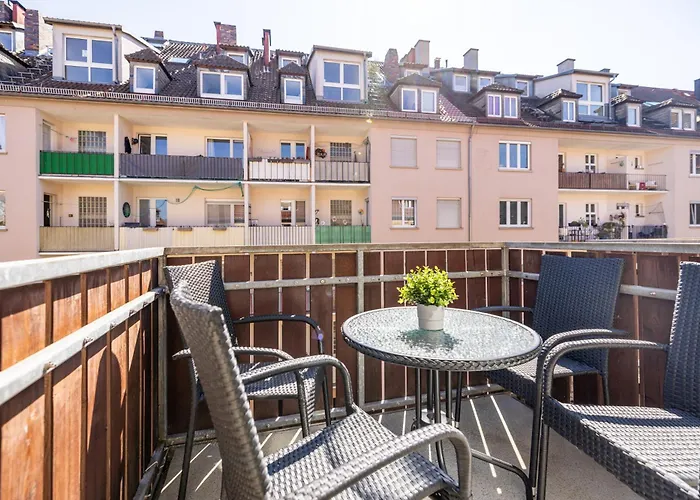 Zentral Wohnen Mit Stellplatz Und Balkon - Nahe Main Und Innenstadt شقة *